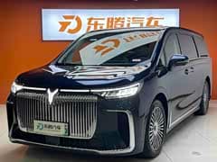 岚图梦想家 2025款 PHEV 四驱尊贵鲲鹏版