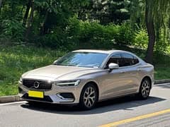 沃尔沃S60 2023款 B4 智逸豪华版