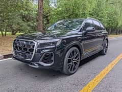 奥迪Q7 2025款 55 TFSI quattro S line尊贵型